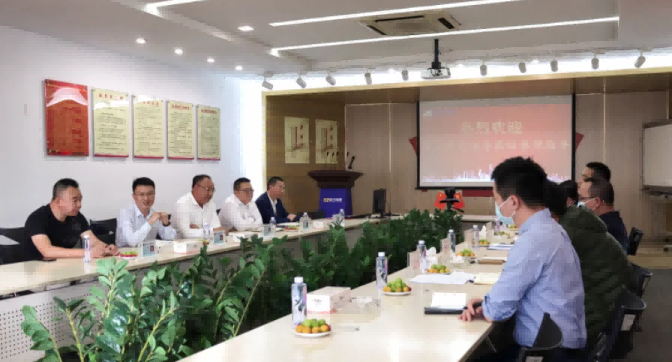 东莞市工信局与镇经发局领导莅临富联娱乐参观指导